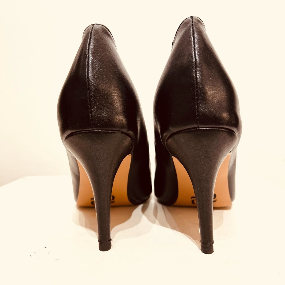 Sleek Black Leather Heels - Picture 3 of 8